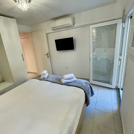 Apartment Modern With Garden