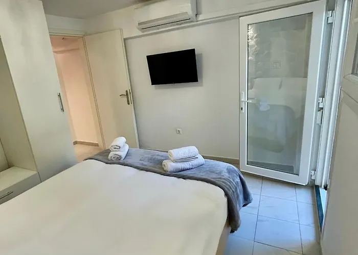 Apartment Modern With Garden